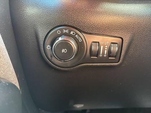Certified 2023 Jeep Compass Latitude AWD/4WD image 12