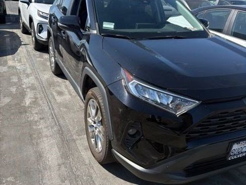 Used 2021 Toyota RAV4 XLE Premium FWD image 3