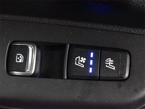 Certified 2025 Kia Carnival SX Prestige image 33