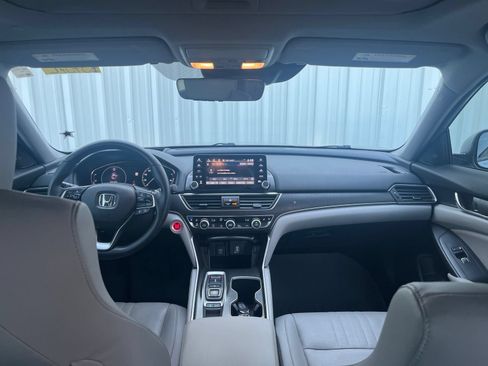 Used 2018 Honda Accord Touring image 18