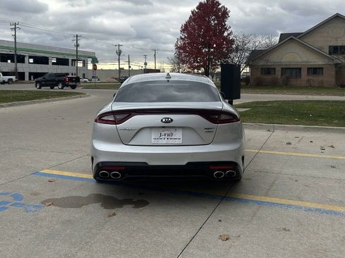 Used 2018 Kia Stinger GT2 image 7