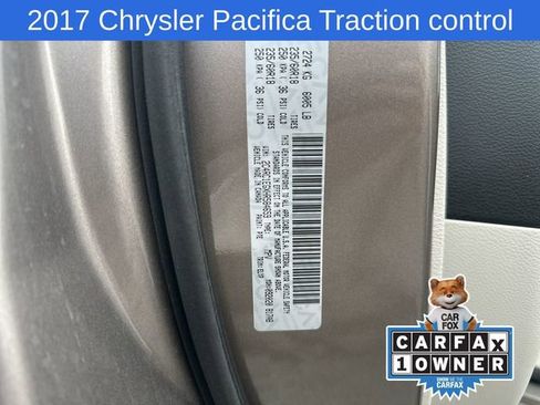 Used 2017 Chrysler Pacifica Touring-L Plus w/ Tire & Wheel Group image 19