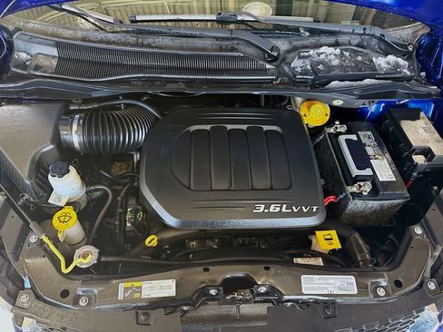 Used 2018 Dodge Grand Caravan SE w/ UConnect Hands-Free Group image 30