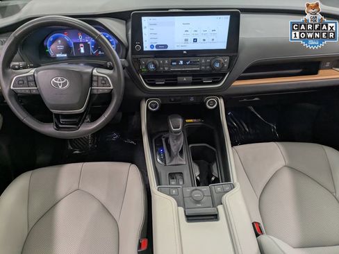 Used 2025 Toyota Grand Highlander AWD Hybrid image 23