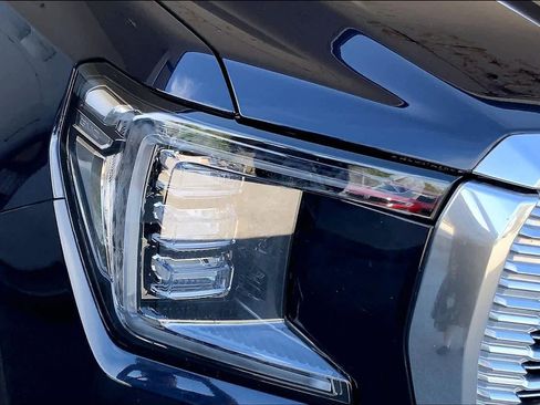 Used 2023 GMC Yukon XL Denali w/ Denali Reserve Package image 29