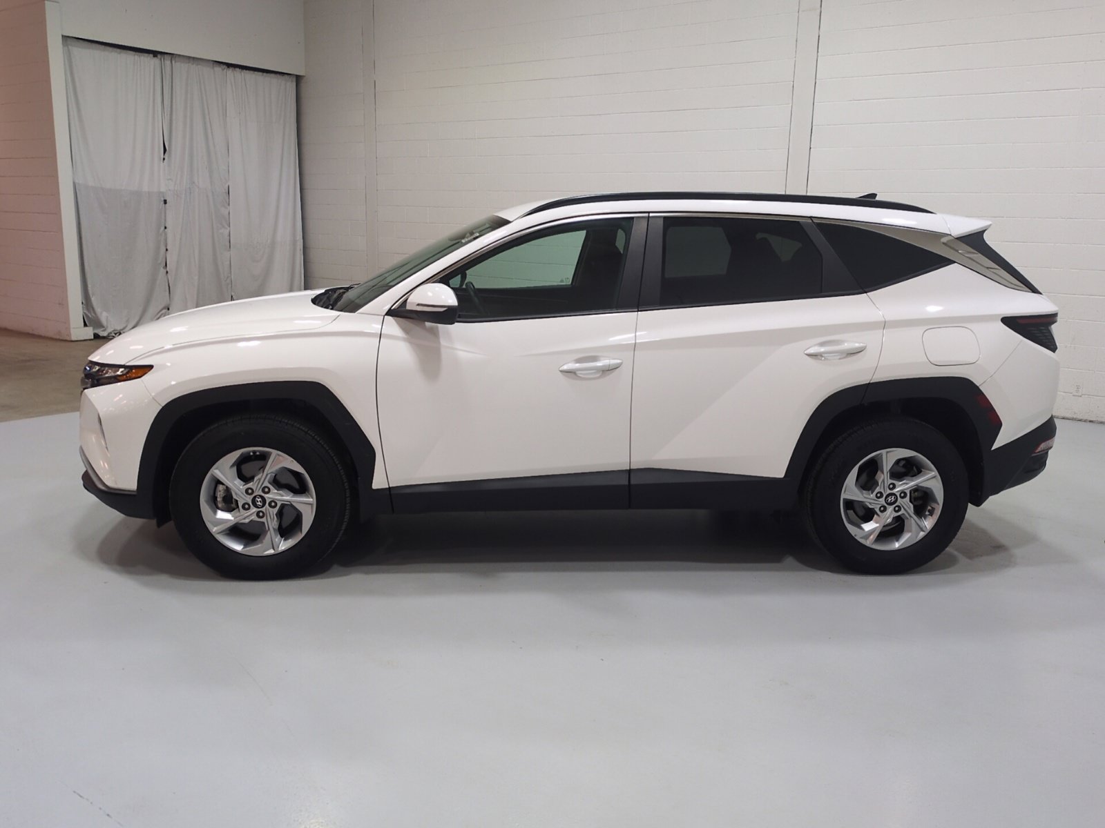 Certified 2023 Hyundai Tucson SEL w/ Winter Package AWD/4WD image 6