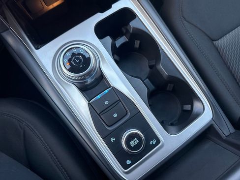 Used 2023 Ford Explorer XLT image 38