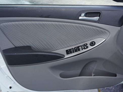 Used 2015 Hyundai Accent GLS w/ Option Group 03 image 11