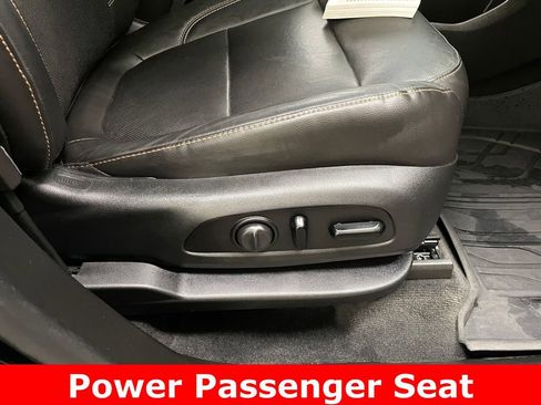 Used 2020 Chevrolet Traverse Premier w/ Redline Edition AWD/4WD image 12