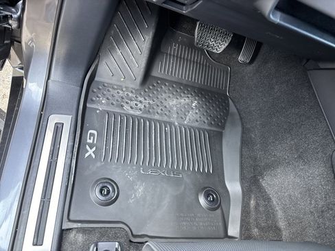 Used 2025 Lexus GX 550 image 29