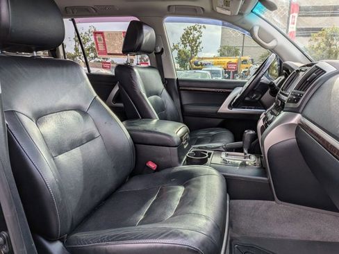 Used 2014 Toyota Land Cruiser image 22