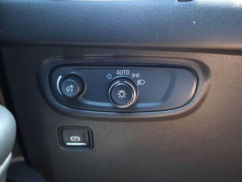 Used 2024 GMC Terrain SLE AWD/4WD image 28