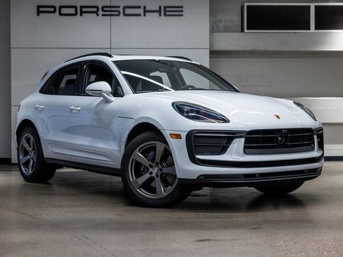Used 2025 Porsche Macan image 12