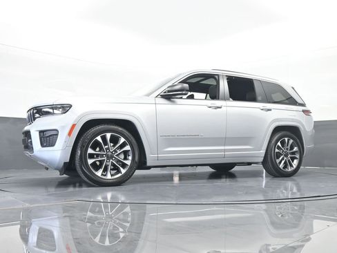 Used 2024 Jeep Grand Cherokee Overland w/ Luxury Tech Group IV image 64