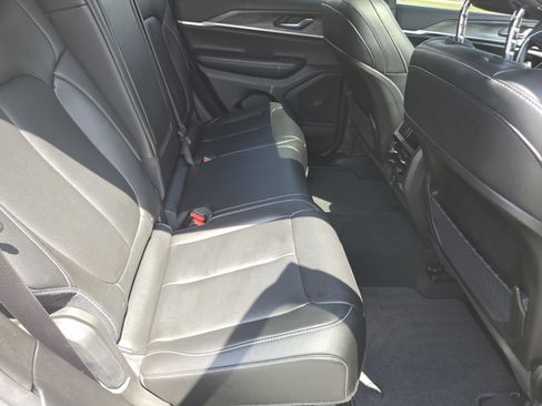 Used 2024 Jeep Grand Cherokee Limited w/ Black Appearance Package image 24