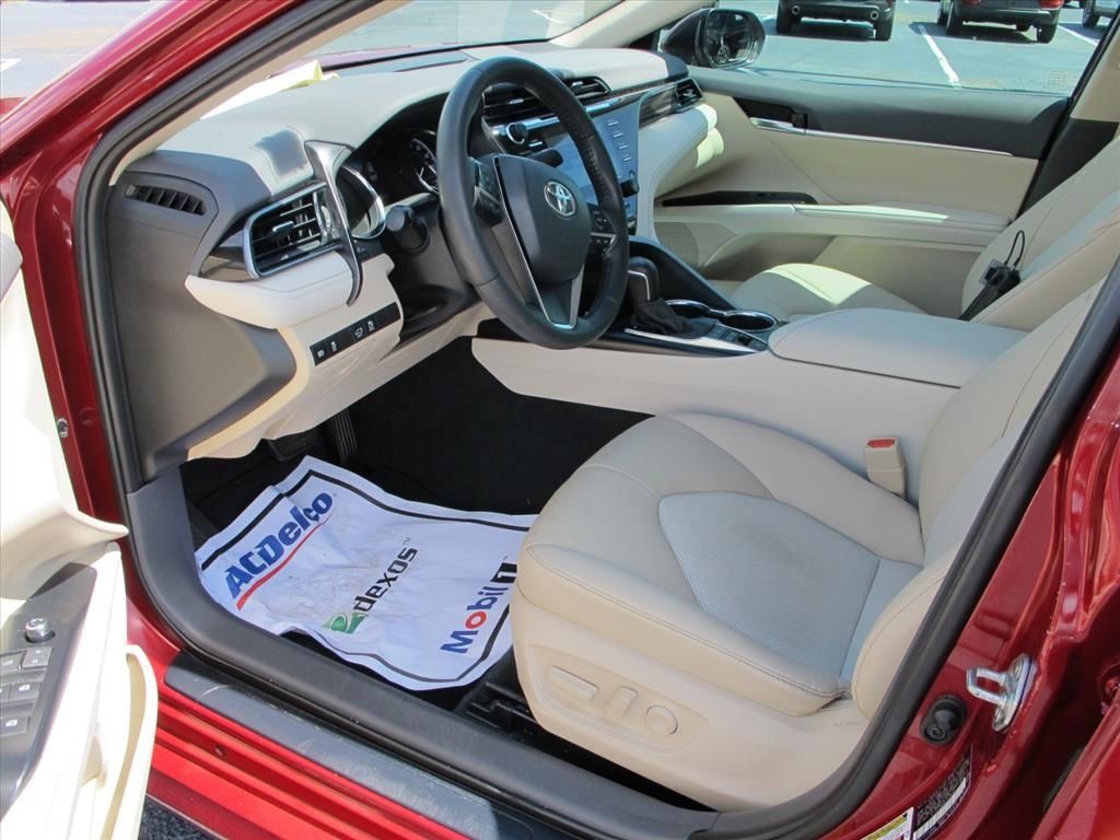 Used 2020 Toyota Camry XLE FWD image 11
