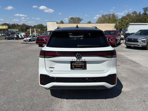New 2026 Volkswagen Tiguan SE R-Line FWD image 5
