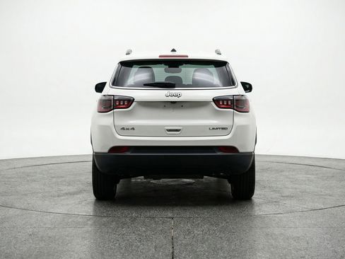 Used 2025 Jeep Compass Latitude image 7