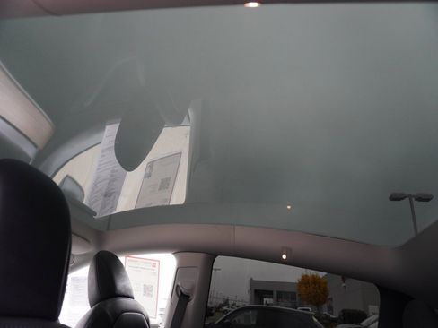 Used 2022 Tesla Model Y Performance image 14