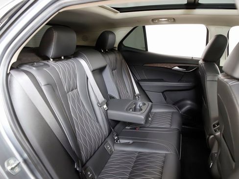 Used 2022 Buick Envision Avenir w/ Technology Package II image 9