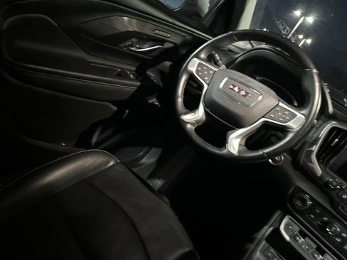 Used 2023 GMC Terrain SLT image 17