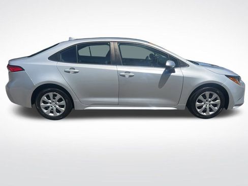 Used 2020 Toyota Corolla LE FWD image 4