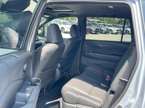 Used 2024 Honda Passport Black Edition image 9