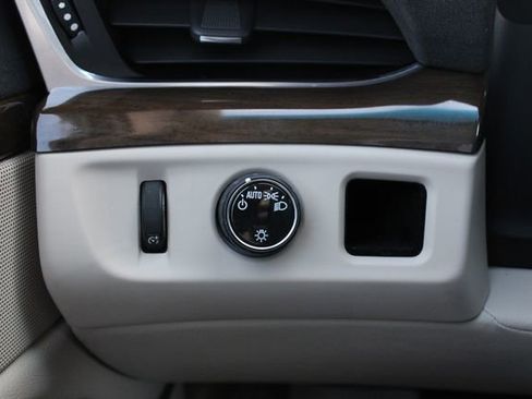 Used 2020 Cadillac Escalade ESV Luxury RWD image 12