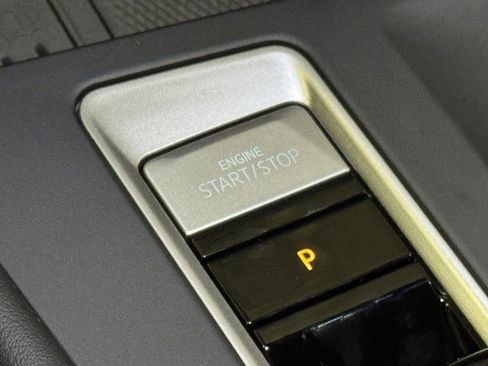 New 2026 Volkswagen Atlas Cross Sport SE image 11