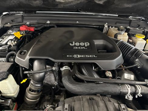 Used 2021 Jeep Gladiator Sport image 81