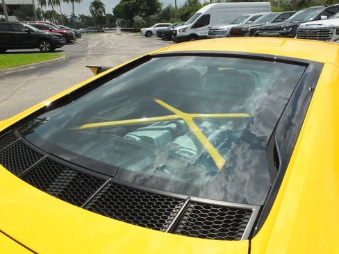 Used 2021 Audi R8 V10 w/ Premium Package RWD image 35