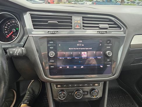 Used 2019 Volkswagen Tiguan SE w/ Panoramic Sunroof Package FWD image 20