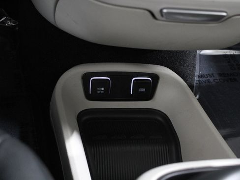 Used 2018 Chrysler Pacifica Touring-L Plus w/ Advanced Safetytec Group image 17