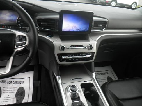 Certified 2024 Ford Explorer XLT w/ Equipment Group 202A image 20