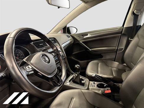 Used 2018 Volkswagen Golf SE FWD image 9