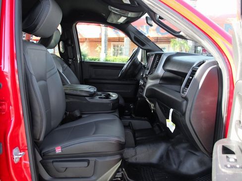 Used 2022 RAM 2500 Tradesman w/ Chrome Appearance Group image 25