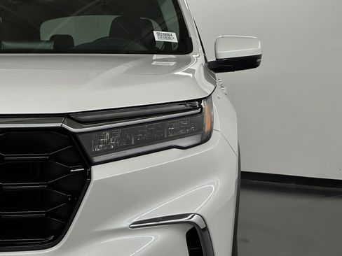 New 2025 Honda Pilot Touring image 11