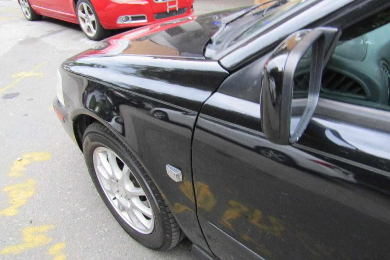 Used 2002 Volvo V40 FWD image 9