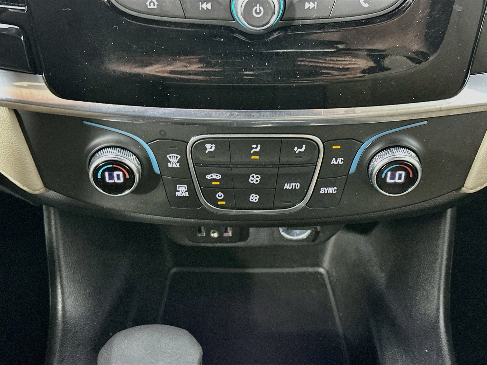 Used 2023 Chevrolet Traverse LS FWD image 23