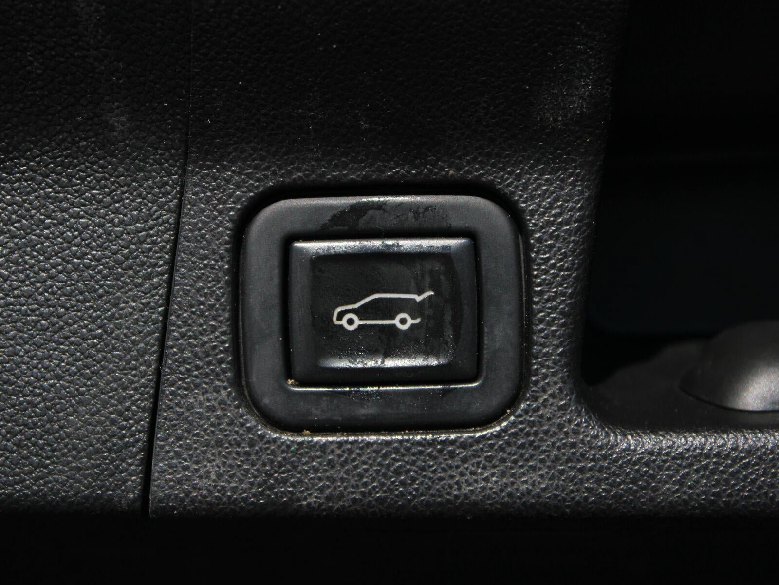 Used 2023 GMC Acadia AT4 w/ Preferred Package AWD/4WD image 9
