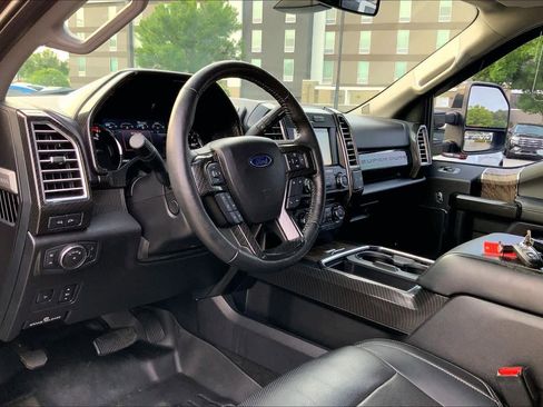 Used 2017 Ford F250 Lariat w/ Lariat Ultimate Package AWD/4WD image 17