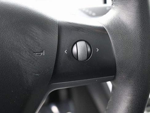 Used 2021 Tesla Model Y Long Range image 22