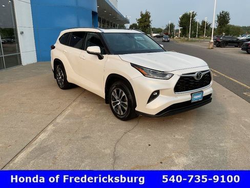 Used 2021 Toyota Highlander XLE AWD/4WD image 8