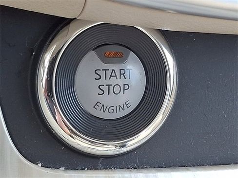 Used 2017 Nissan Murano S image 22