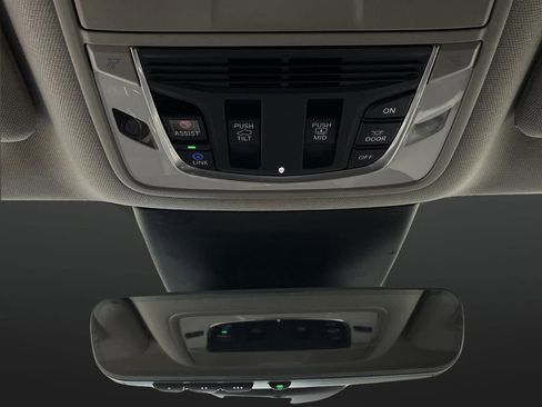 Used 2023 Acura MDX SH-AWD w/ Technology Package image 29