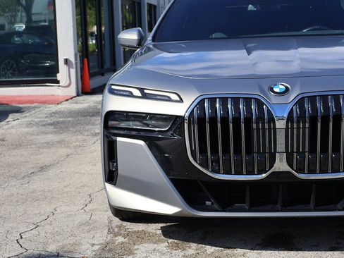 Used 2025 BMW 740i image 17