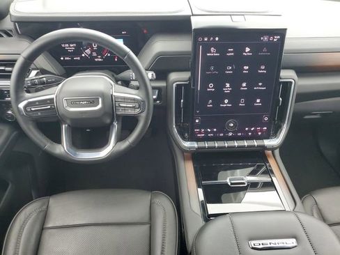 Used 2025 GMC Yukon XL Denali AWD/4WD image 17