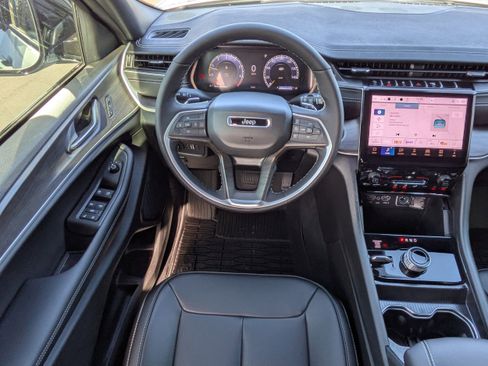 New 2025 Jeep Grand Cherokee Limited w/ Trailer Tow Package image 17