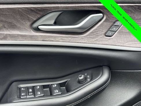 Used 2023 Jeep Grand Cherokee Limited AWD/4WD image 10