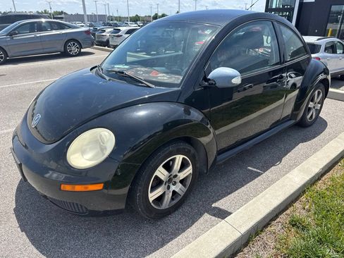 Used 2006 Volkswagen Beetle Coupe FWD image 2